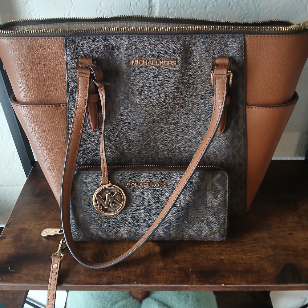 Like New Michael Kors Tan and Brown Tote Set